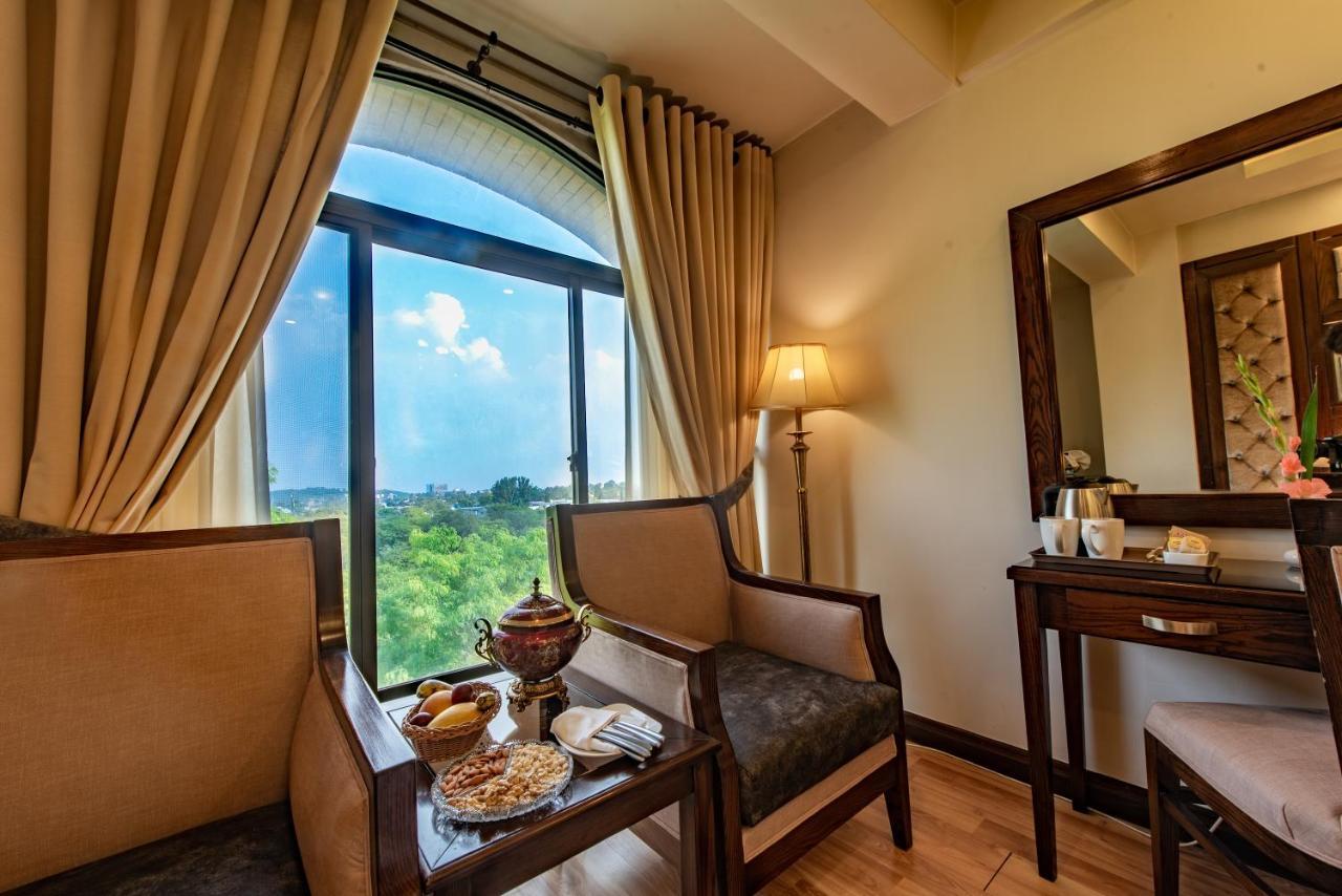 Envoy Continental Hotel Ісламабад Екстер'єр фото