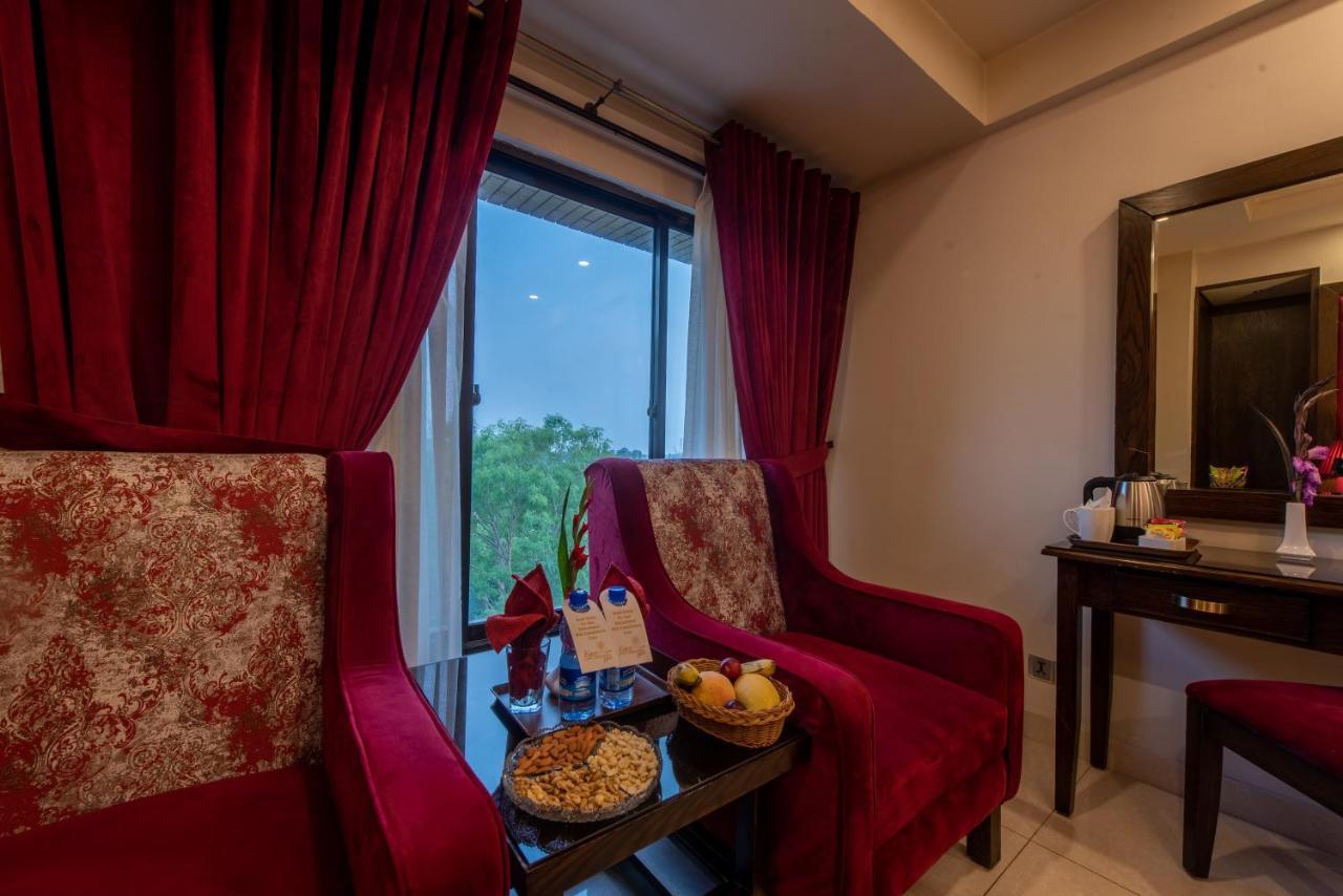 Envoy Continental Hotel Ісламабад Екстер'єр фото