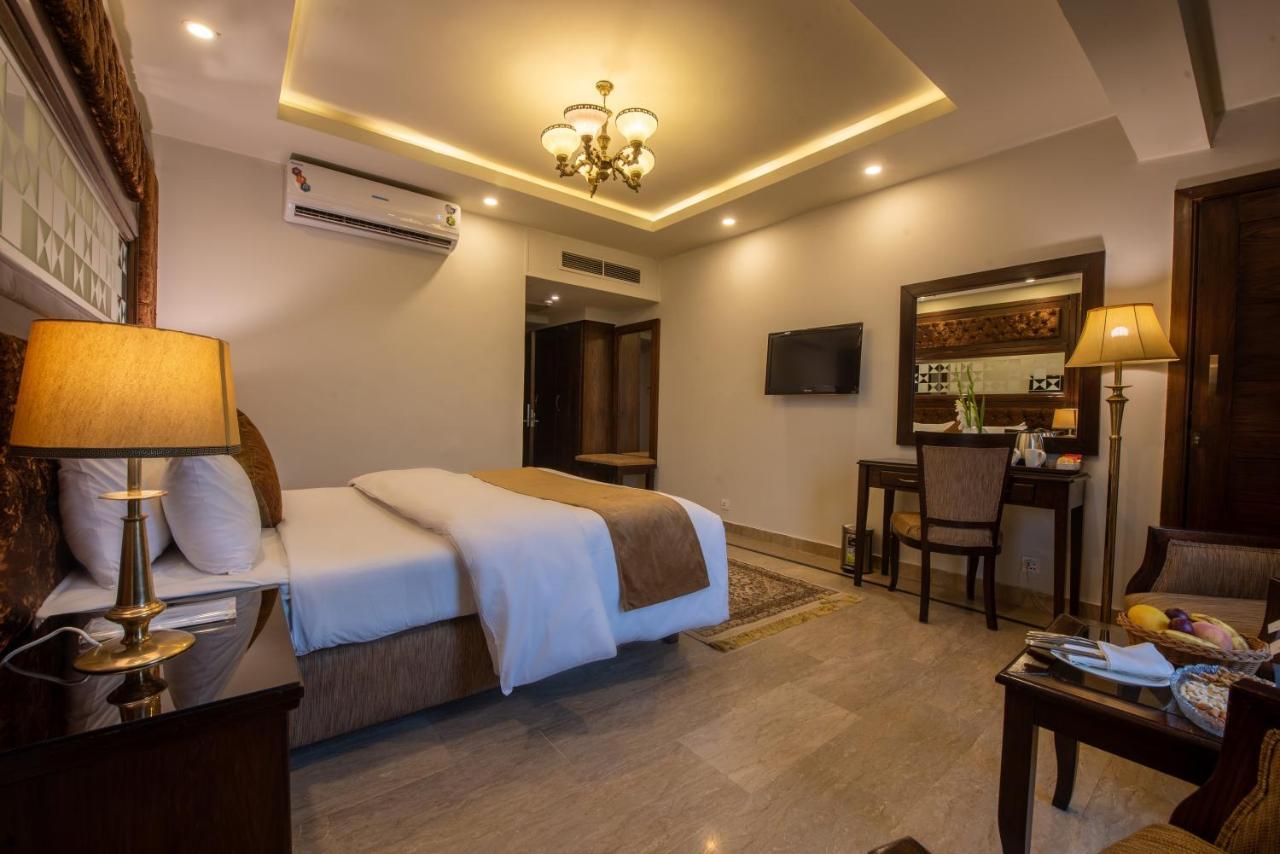 Envoy Continental Hotel Ісламабад Екстер'єр фото
