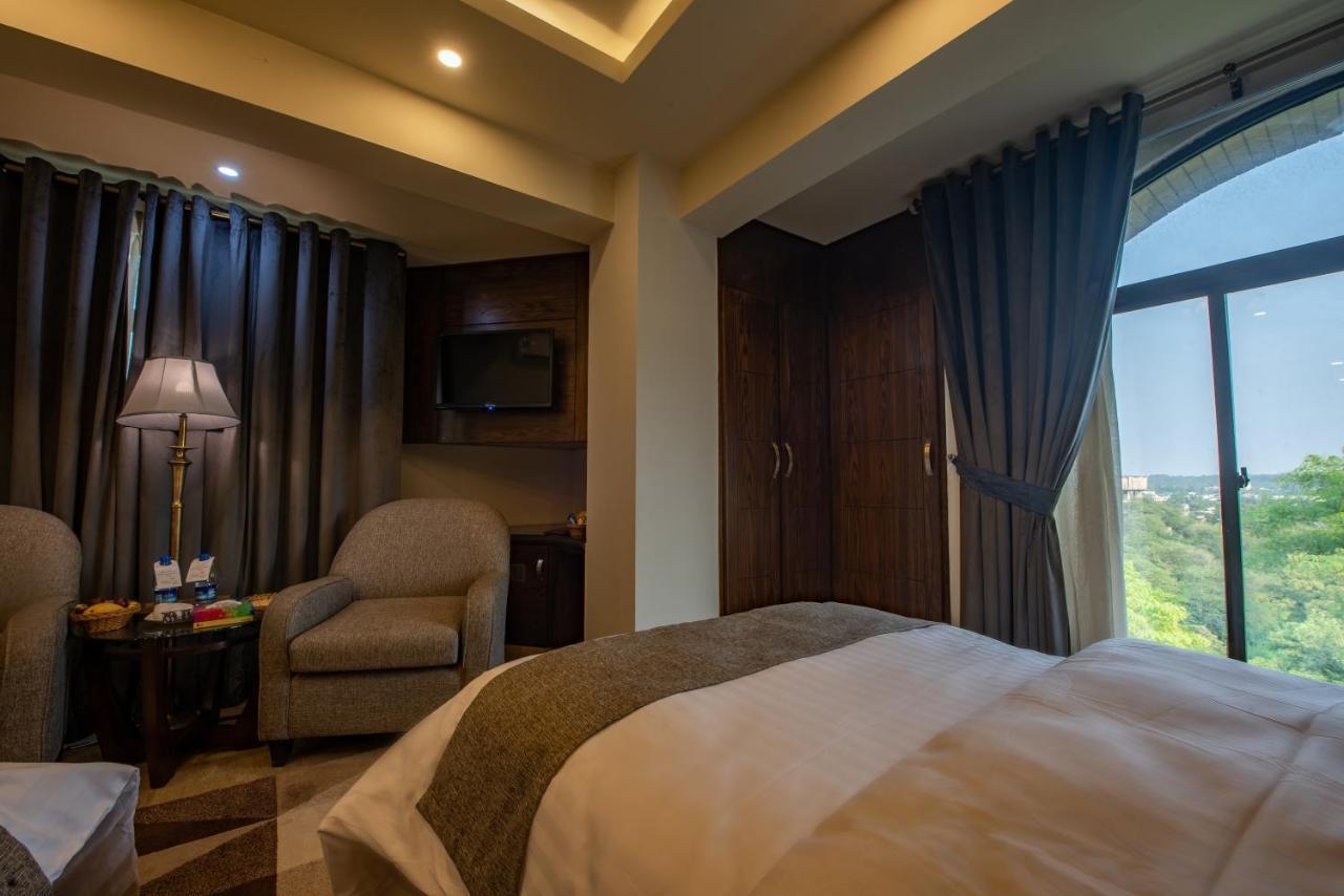 Envoy Continental Hotel Ісламабад Екстер'єр фото
