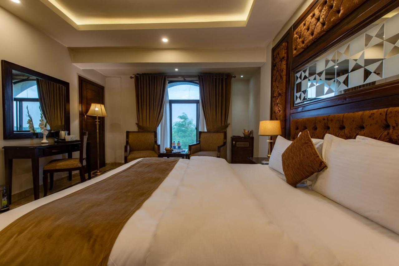Envoy Continental Hotel Ісламабад Екстер'єр фото