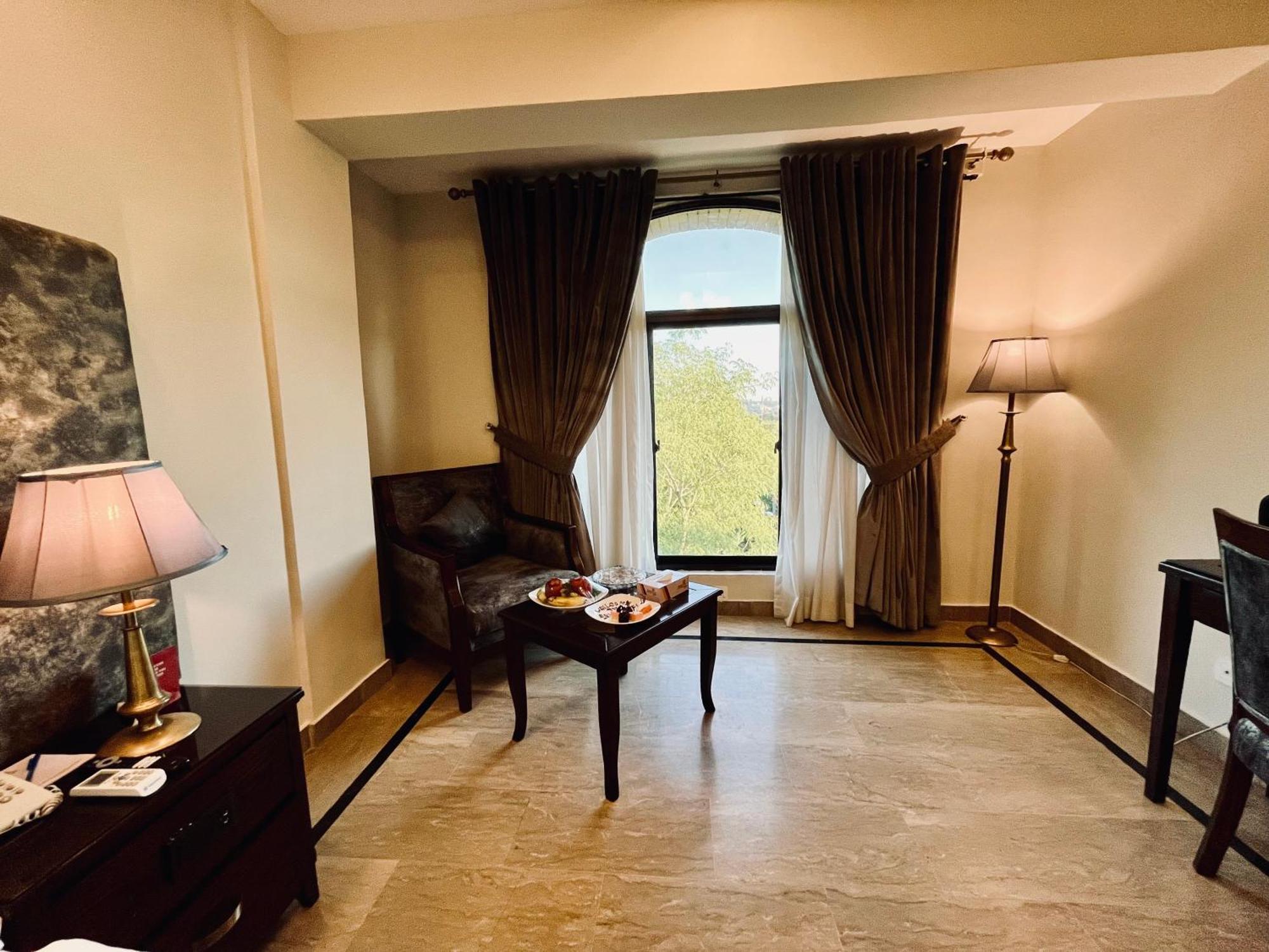 Envoy Continental Hotel Ісламабад Екстер'єр фото